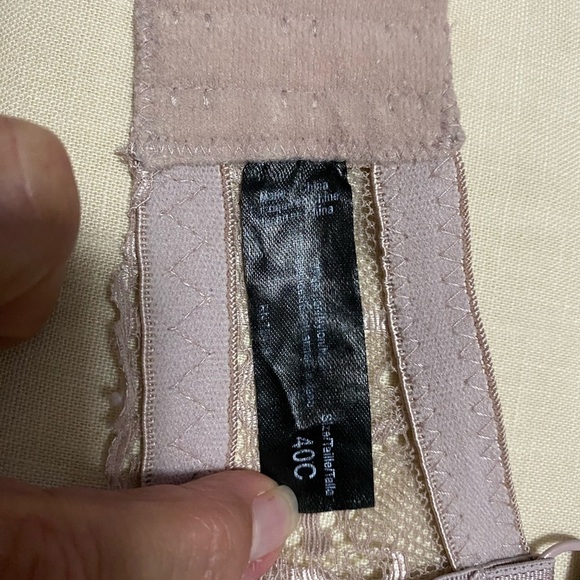 Rene Rofe Tan/Nude Underwire Lace Push Up Bra, Size 40C. - Picture 4 of 6